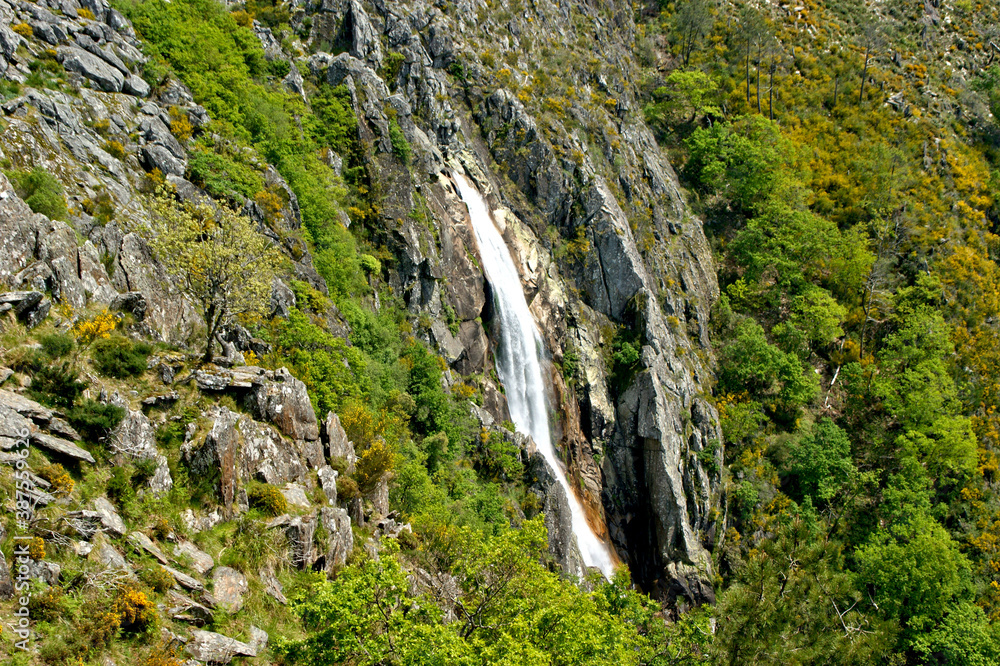 Obraz premium Misarela waterfall in Arouca, Portugal