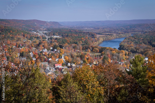 Slika na platnu Milford, PA, and the Delaware River from scenic overlook on a sunny fall day