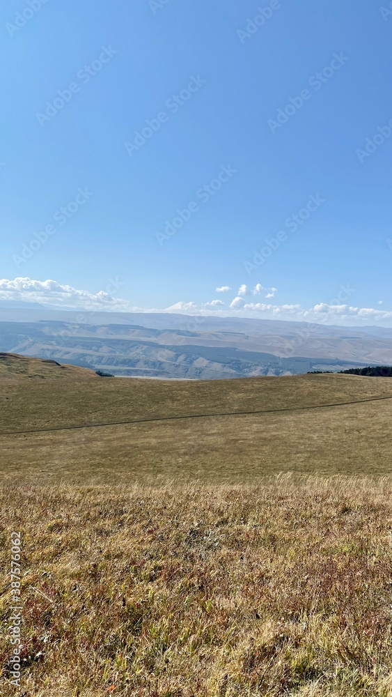 Fototapeta premium view of the mountains