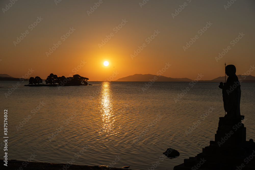 宍道湖-嫁ヶ島と袖師地蔵の夕景