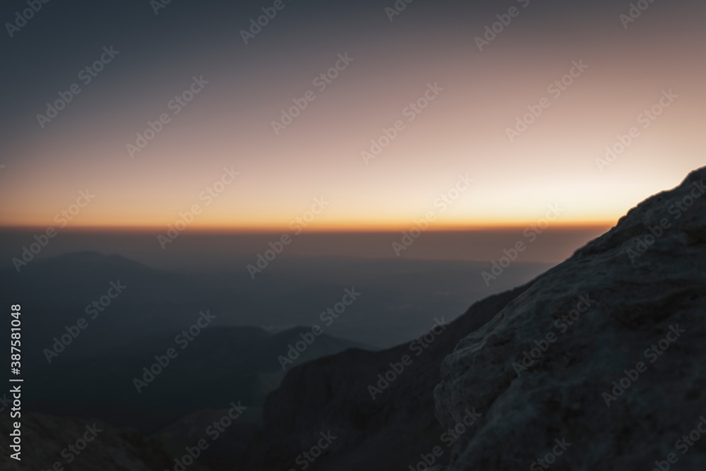 Alba vista dal Corno Grande a 2912 metri, sul Gran Sasso d'Italia