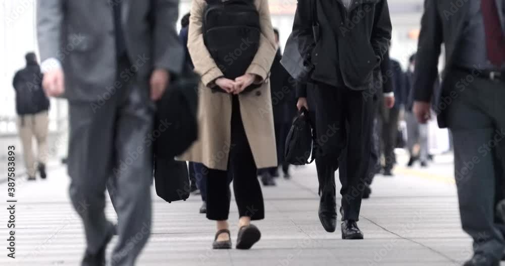 東京都心の通勤風景 / Crowd of businessman walking to work in Tokyo, JAPAN / slow motion 東京都心の通勤風景 / Crowd of businessman walking to work in Tokyo, JAPAN / slow motion