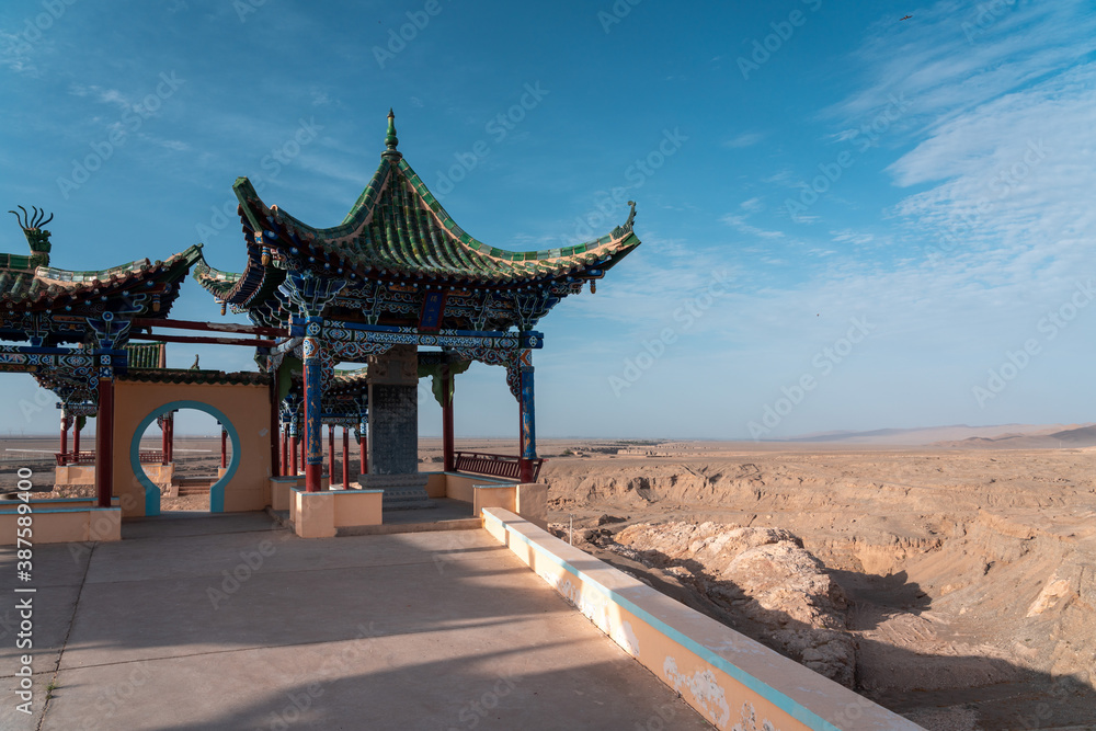 Fototapeta premium chinese temple in desert