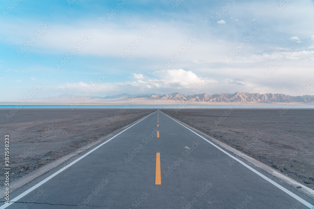 Fototapeta premium road to the lake