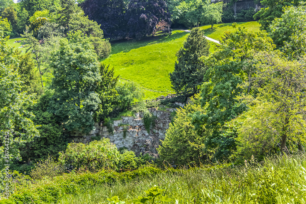Obraz premium Buttes-Chaumont Park (Parc des Buttes-Chaumont, 1867) - Public Park situated in northeastern Paris. Buttes-Chaumont Park - fifth-largest park in Paris. France.
