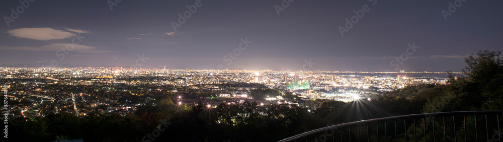 兵庫県・西宮市甲山町から見おろす大阪平野の夜景