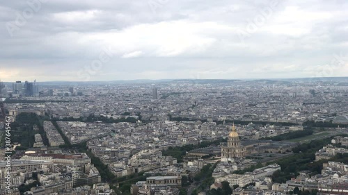 Panning view of the skyline of Paris (2)
