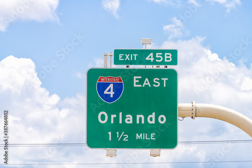 Fotografía Tampa, USA road street interstate highway green arrow sign for i4 east exit for