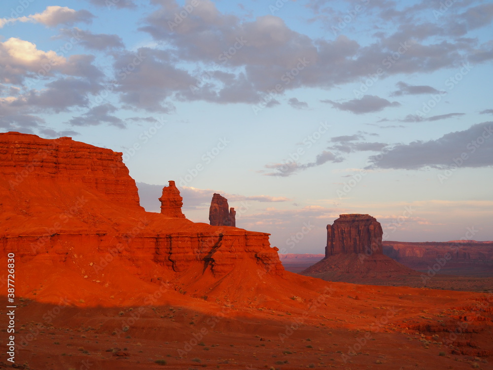 Monument Valley atardecer