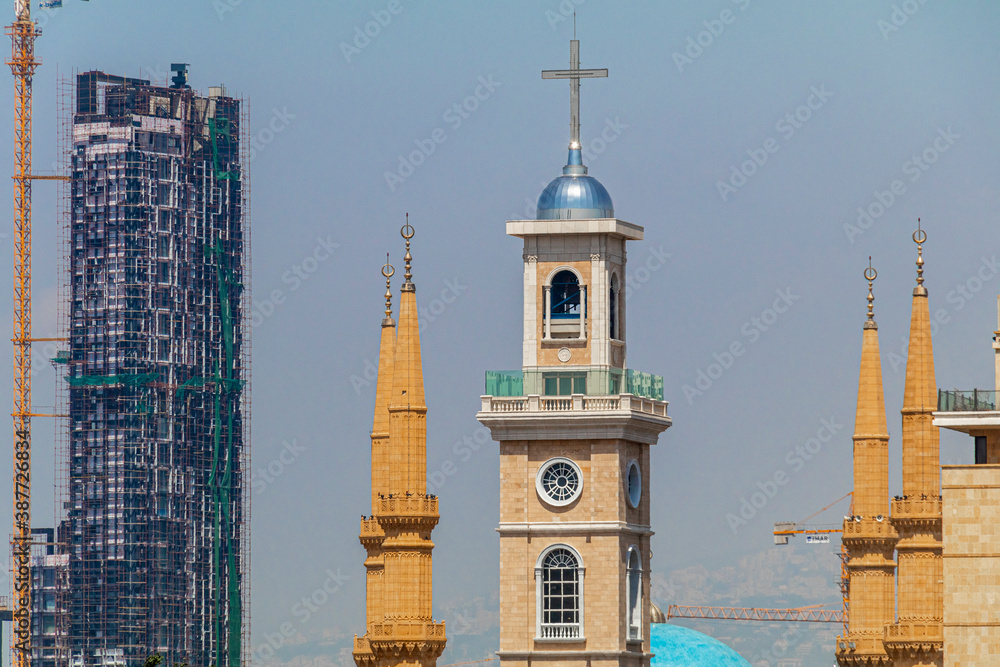 Fototapeta premium Beirut Downtown - Maronite Church and Al Amine Mosque