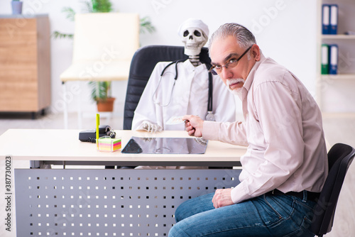 Old man giving money to dead doctor