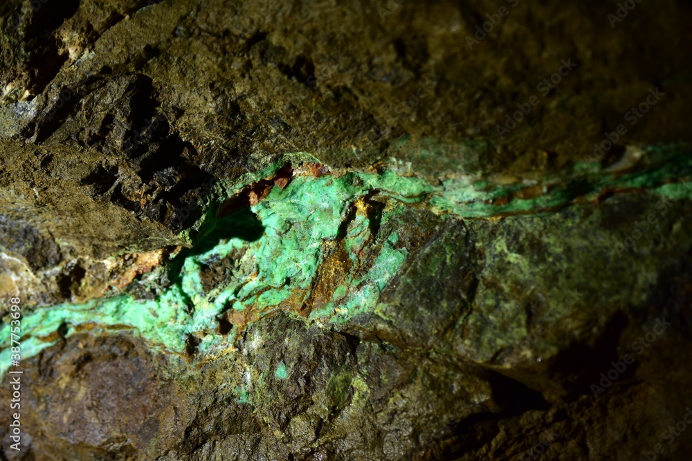 Dawna kopalnia rud niklu w Szklarach. Podziemna Trasa Edukacyjna po nieczynnej kopalni. Podziemna Trasa posiada status Rezerwatu Geologicznego, o przeznaczeniu turystyczno - edukacyjnym. Dawna kopalnia rud niklu w Szklarach. Podziemna Trasa Edukacyjna po nieczynnej kopalni. Podziemna Trasa posiada status Rezerwatu Geologicznego, o przeznaczeniu turystyczno - edukacyjnym.
