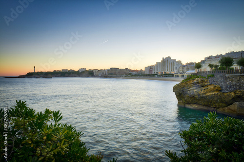 panoramique à l'aurore sur la plage de Biarritz