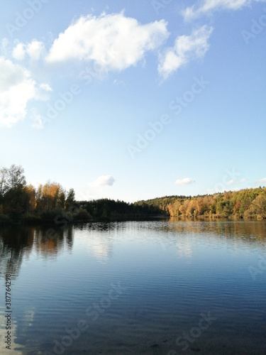 Fototapeta Naklejka Na Ścianę i Meble -  autumn landscape with lake
