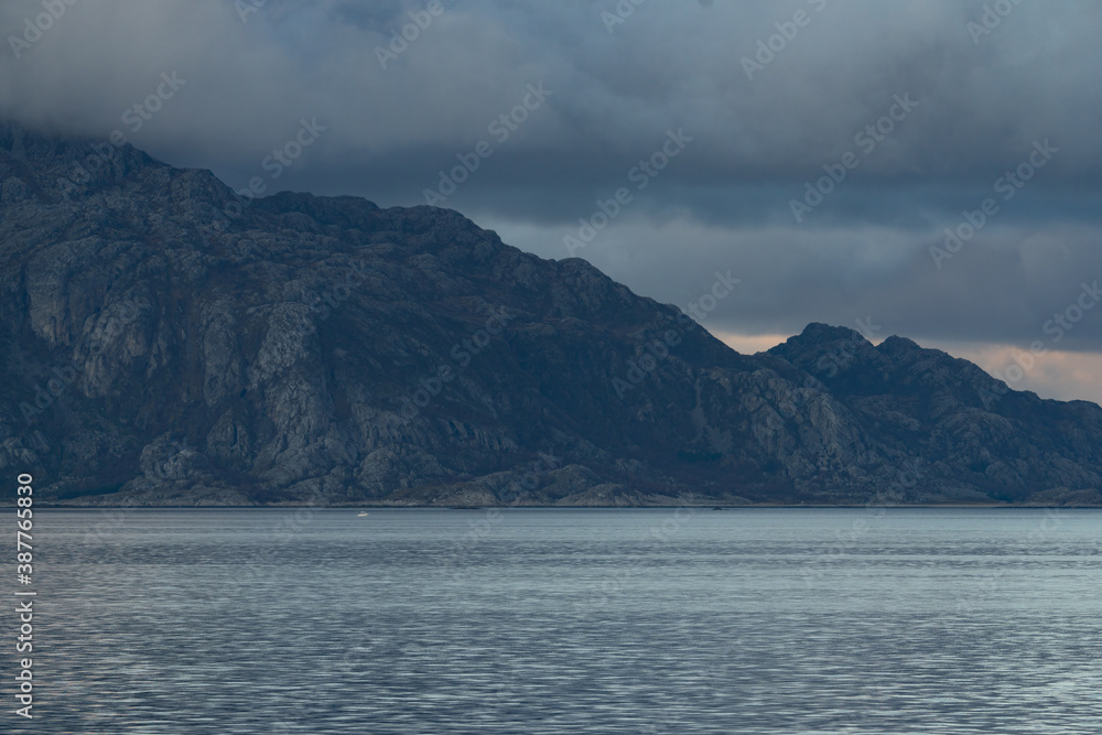 Wyspa Landegode w gminie Bodo w hrabstwie Nordland w Norwegii Wyspa Landegode w gminie Bodo w hrabstwie Nordland w Norwegii