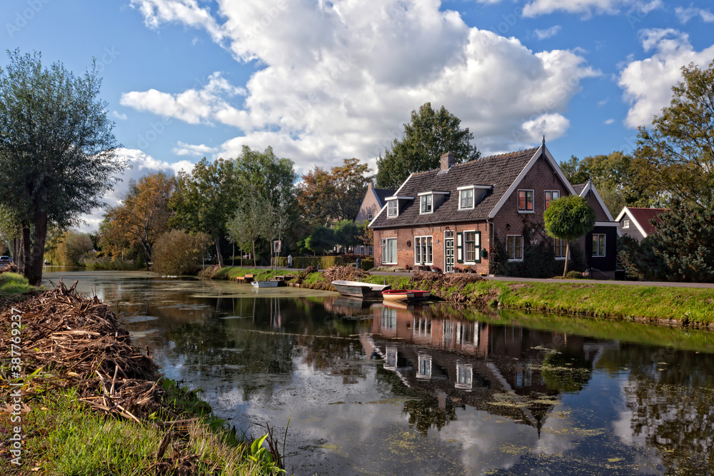 The Alblasserwaard is a polder in the province of South Holland, Netherlands. It is mainly known for the windmills of Kinderdijk, but there is more. The Alblasserwaard is a polder in the province of South Holland, Netherlands. It is mainly known for the windmills of Kinderdijk, but there is more.