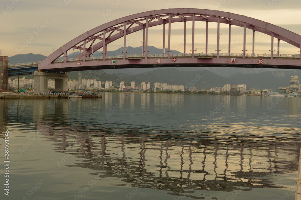 Naklejka premium Hiking in the colorful Seoraksan Mountains in South Korea, Asia