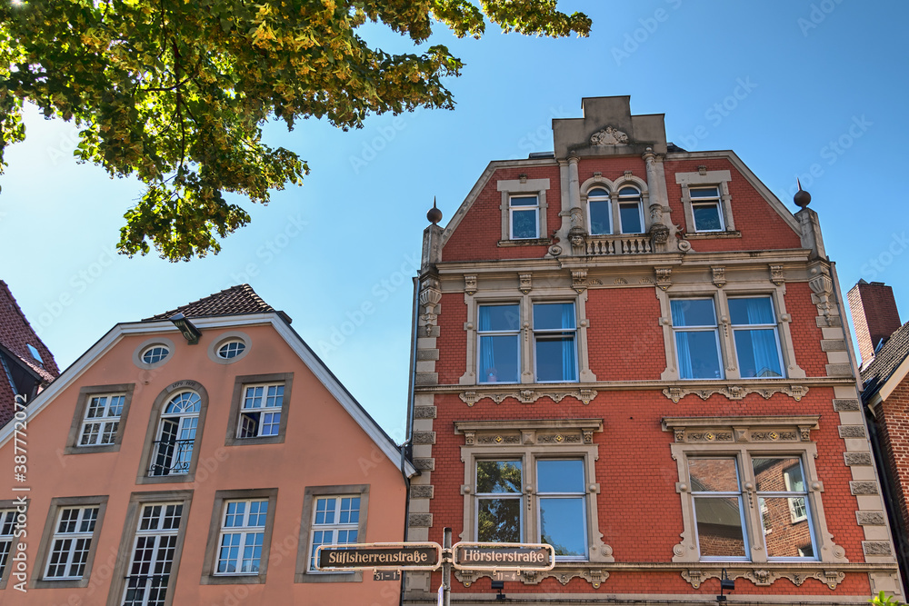 Fototapeta premium Historische Bürgerhäuser an der Hörsterstraße in Münster, Nordrhein-Westfalen