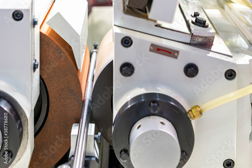 Foto high precision stationary stone wheel and moving feed wheel of cnc automatic cen