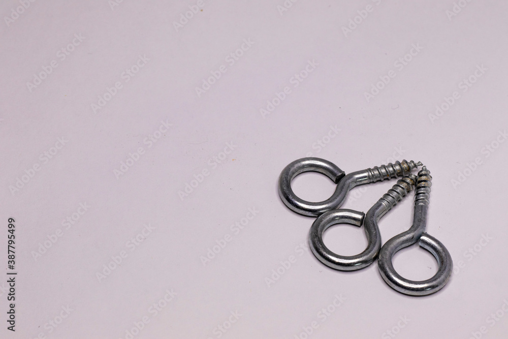 A screw ring for fastening. A screw ring for fastening.
