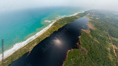 Imagem Aérea da Lagoa de Cassante na Península de Maraú, Bahia, Brasil