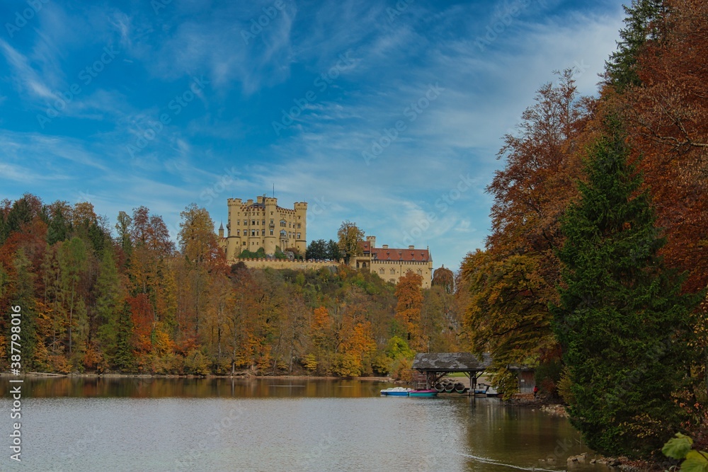 Obraz premium Hohenschwangau castle surrounded by a beautiful autumn landscape