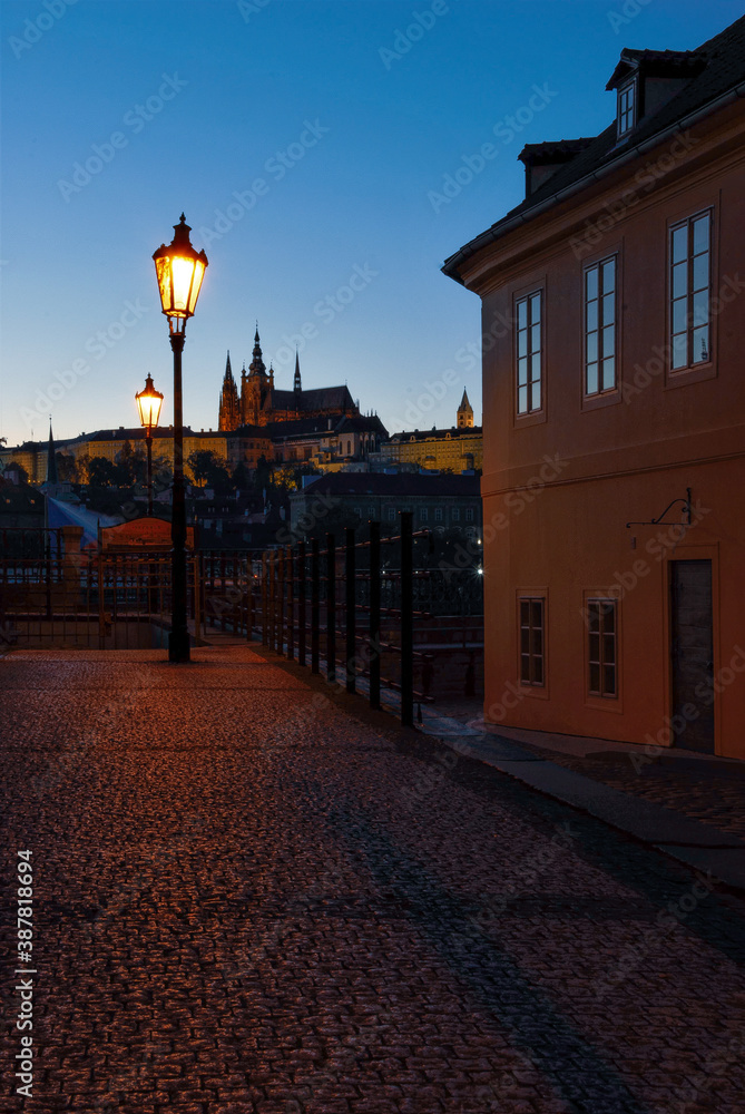 Naklejka premium Prague Castle from an Alley