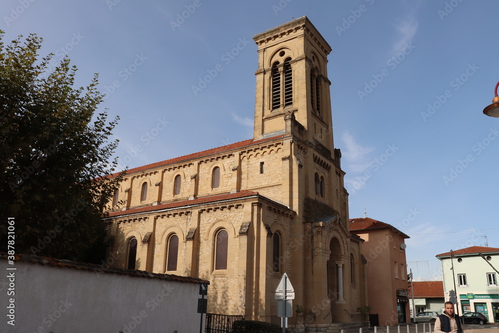 Eglise catholique de Heyrieux vue de l'extérieur, ville de Heyrieux, département de l'Isère, France