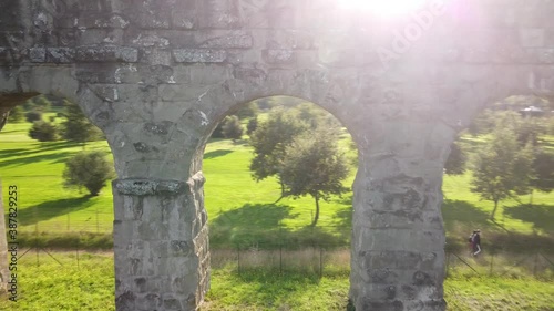 Roma. Parco degli acquedotti, immagini del maestoso acquedotto Appio Claudio. photo