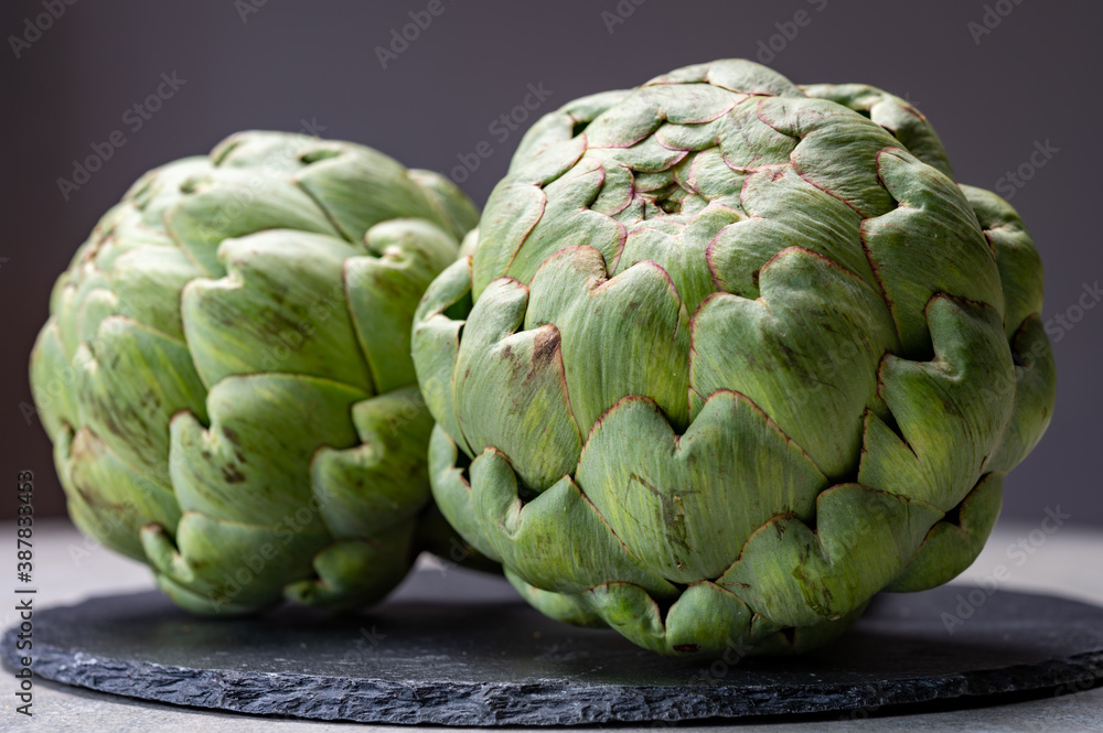 Fototapeta premium Big ripe uncooked green globe artichoks vegetables