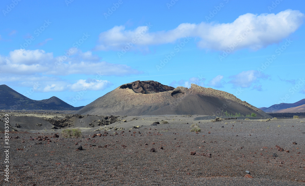 Paisajes volcanicos de la isla de lanzarote en las islas canarias, España, aorillas del oceano atlantico