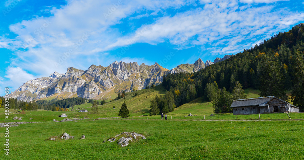 Fototapeta premium Wandergebiet Lutertannen und Lütispitz im Kanton St. Gallen, Schweiz