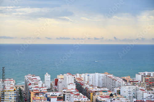 una ciudad en la orilla del mar photo