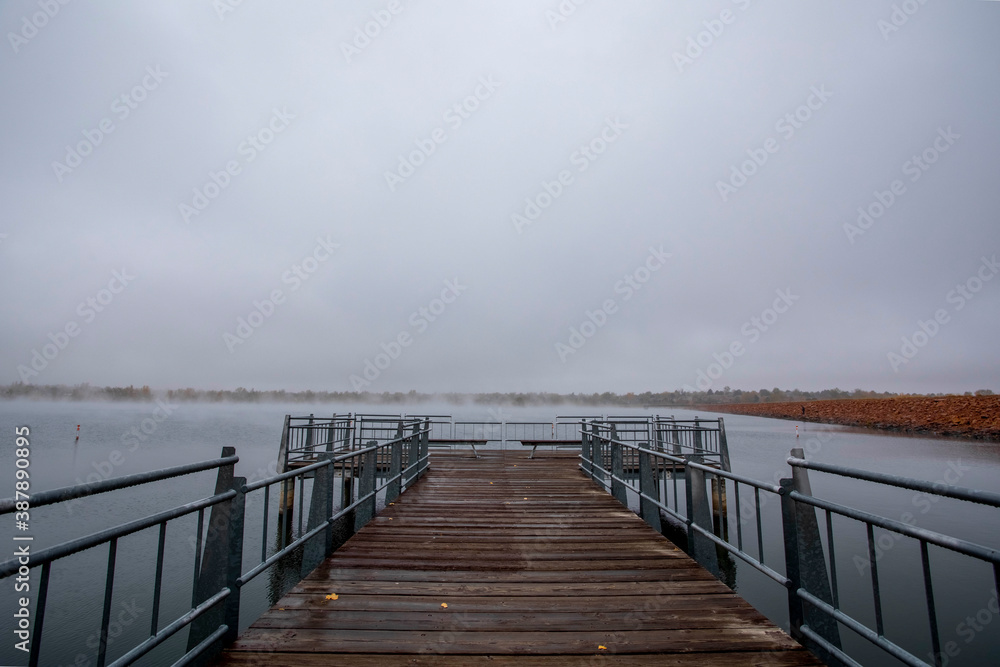 Obraz premium foggy pier