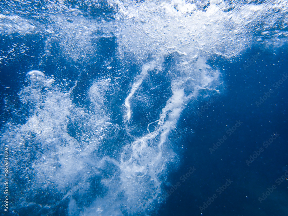 Fototapeta premium bubbles, bubble, water, underwater, sea, air, deep, undersea, under, background, wave, liquid, clear, clean, ocean, nature, texture, oxygen, blue, white, effect, transparent, foam, aquarium, aqua.