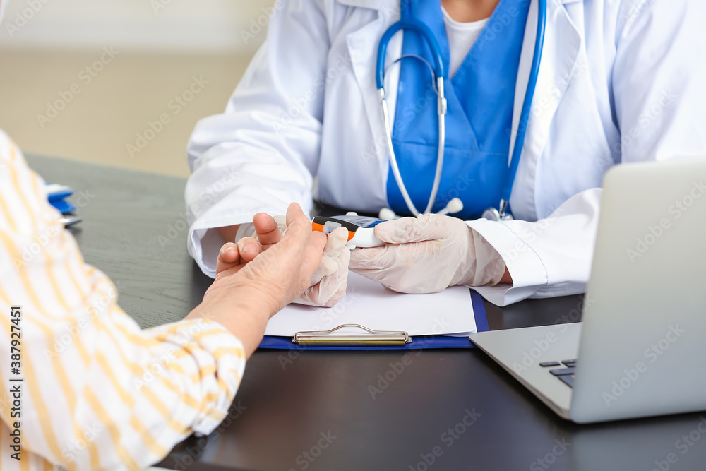Senior diabetic woman visiting doctor in clinic Senior diabetic woman visiting doctor in clinic