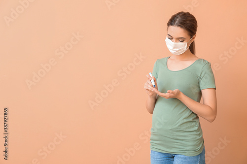 Pregnant diabetic woman in ...