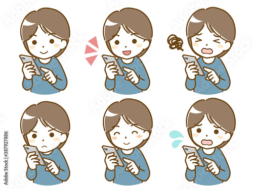 スマホを操作する男性