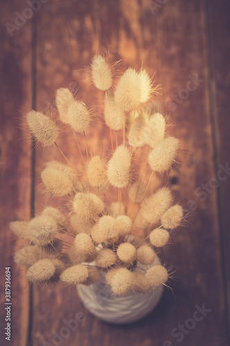 Obraz na płótnie Vase of dried soft autumn flowers. Rabbit Tail Grass. vintage foto w salonie