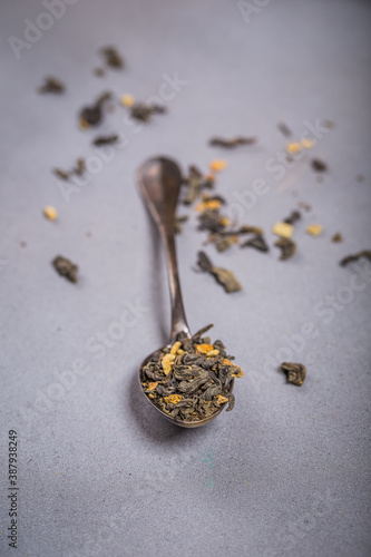Obraz na płótnie Green tea in iron pot w salonie