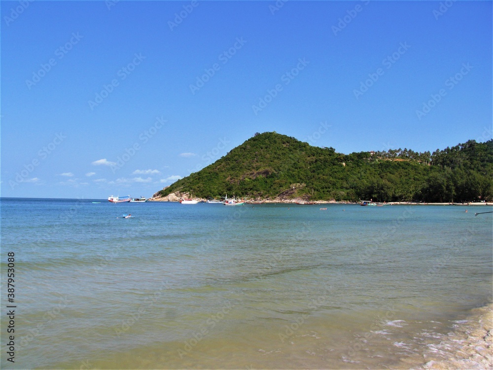 Green bay and blue sky in Koh Samui, Thailand.