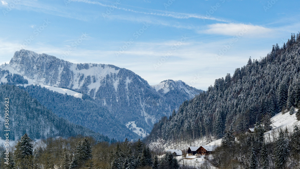 Paysage hivernal dans les Alpes suisses