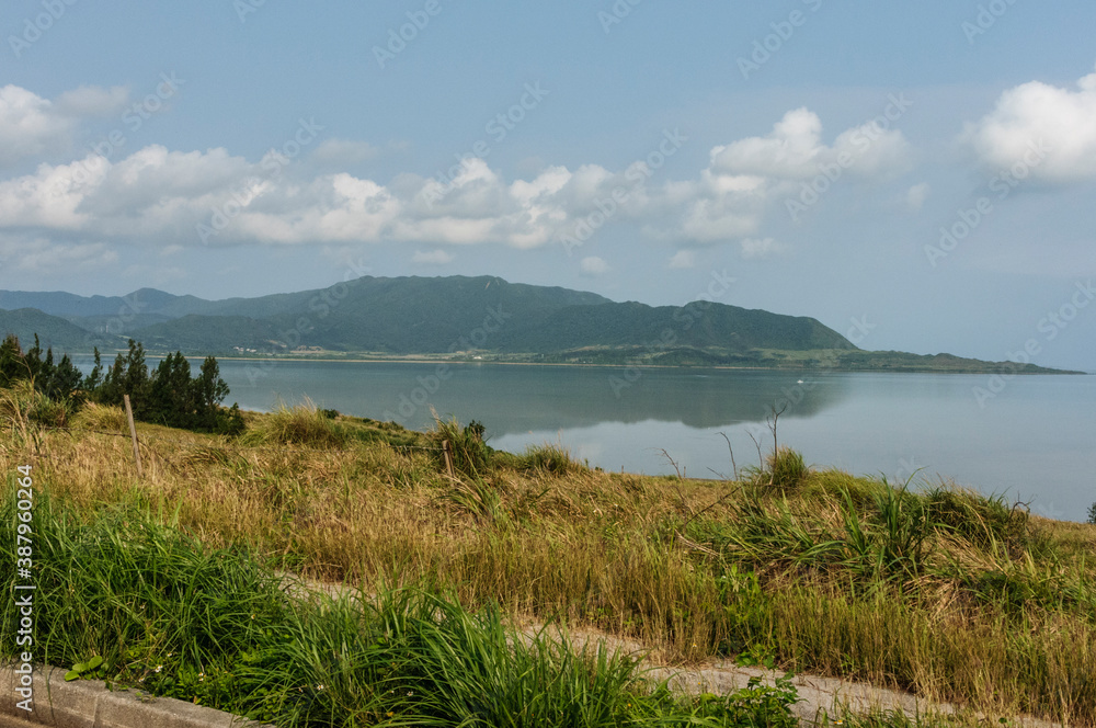 Fototapeta premium 小浜島より西表島を望む