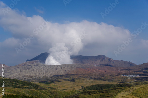 草千里展望台から見る阿蘇の噴火口