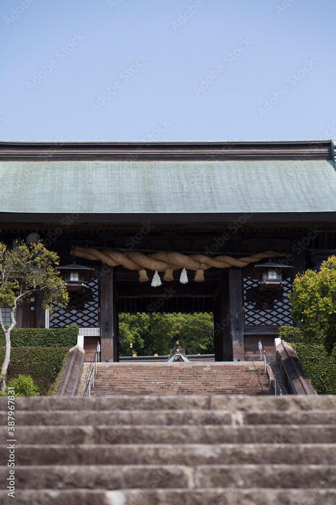 諏訪神社の長坂と大門
