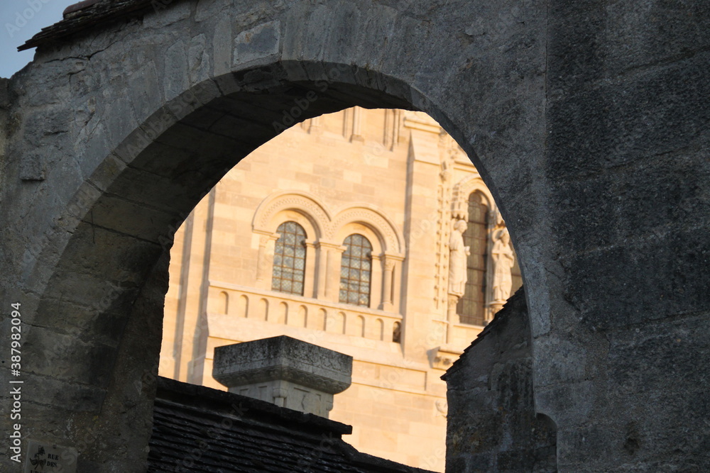 Façade de la Basilique Sainte-Marie-Madeleine de Vézelay