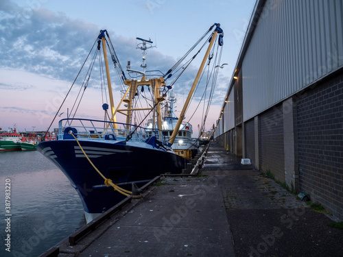 Tableau sur toile Fishing boat at the harbor of IJmuiden in the Netherlands