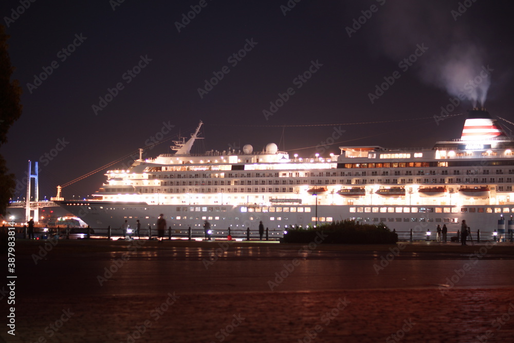 Fototapeta premium 横浜みなとみらい 赤レンガ倉庫の夜景
