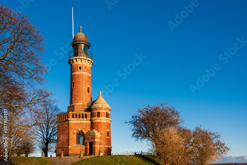 Herbstliche Impressionen aus Schleswig-Holstein im Oktober. Der Holtenauer Leuchtturm am Eingang zur Schleuse Holtenau