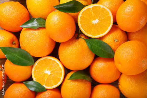 Fototapeta Naklejka Na Ścianę i Meble -  fresh orange fruits with leaves, top view